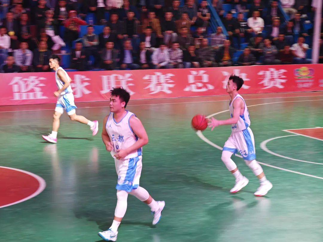 关于双方实力旗鼓相当，比分胶着不分高下的信息