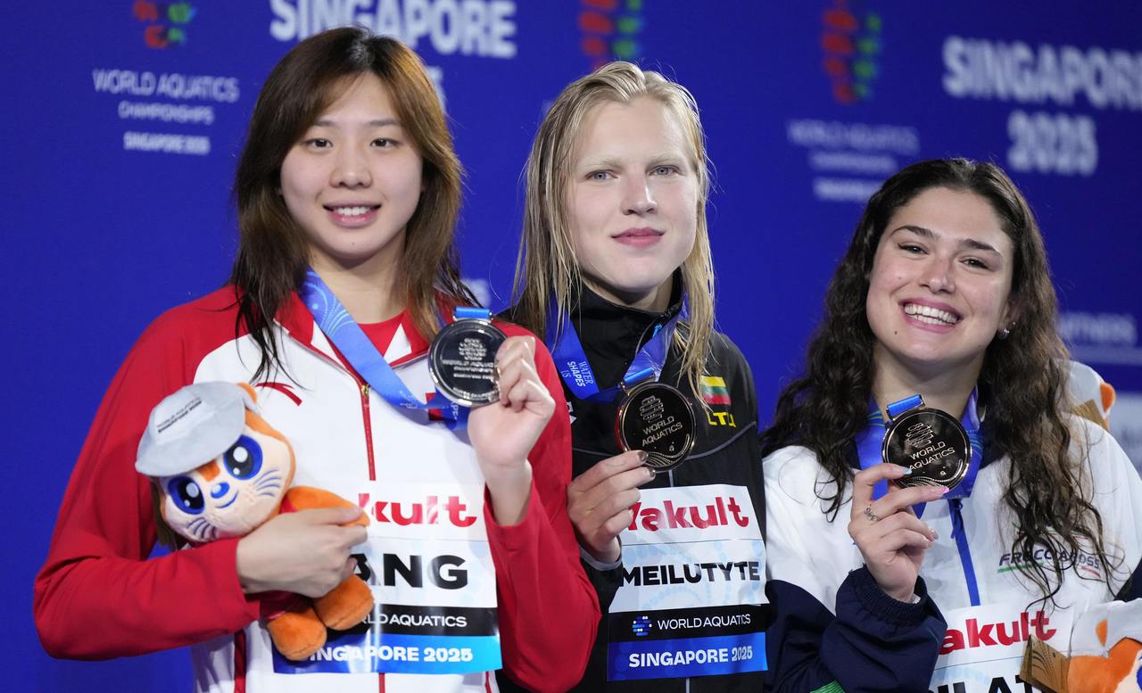 爱游戏登录入口-新加坡选手冲刺成功，站上领奖台