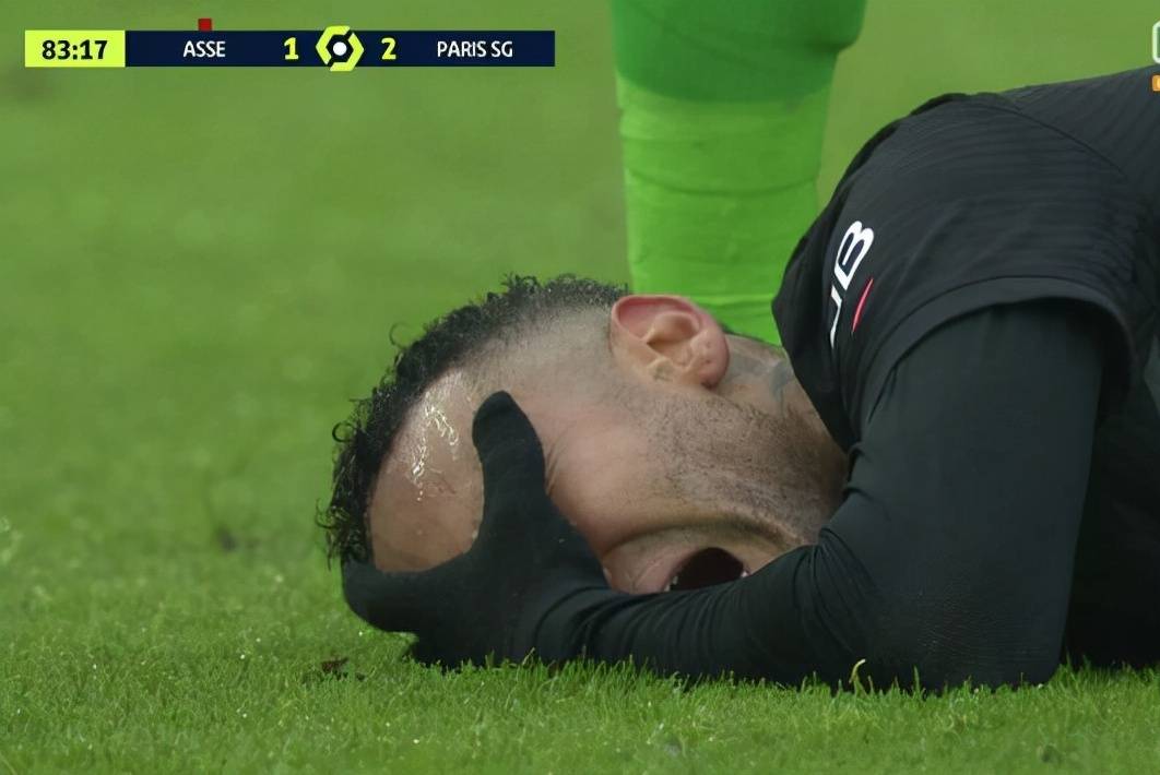 巴西球员内马尔因脚踝受伤退出本届比赛