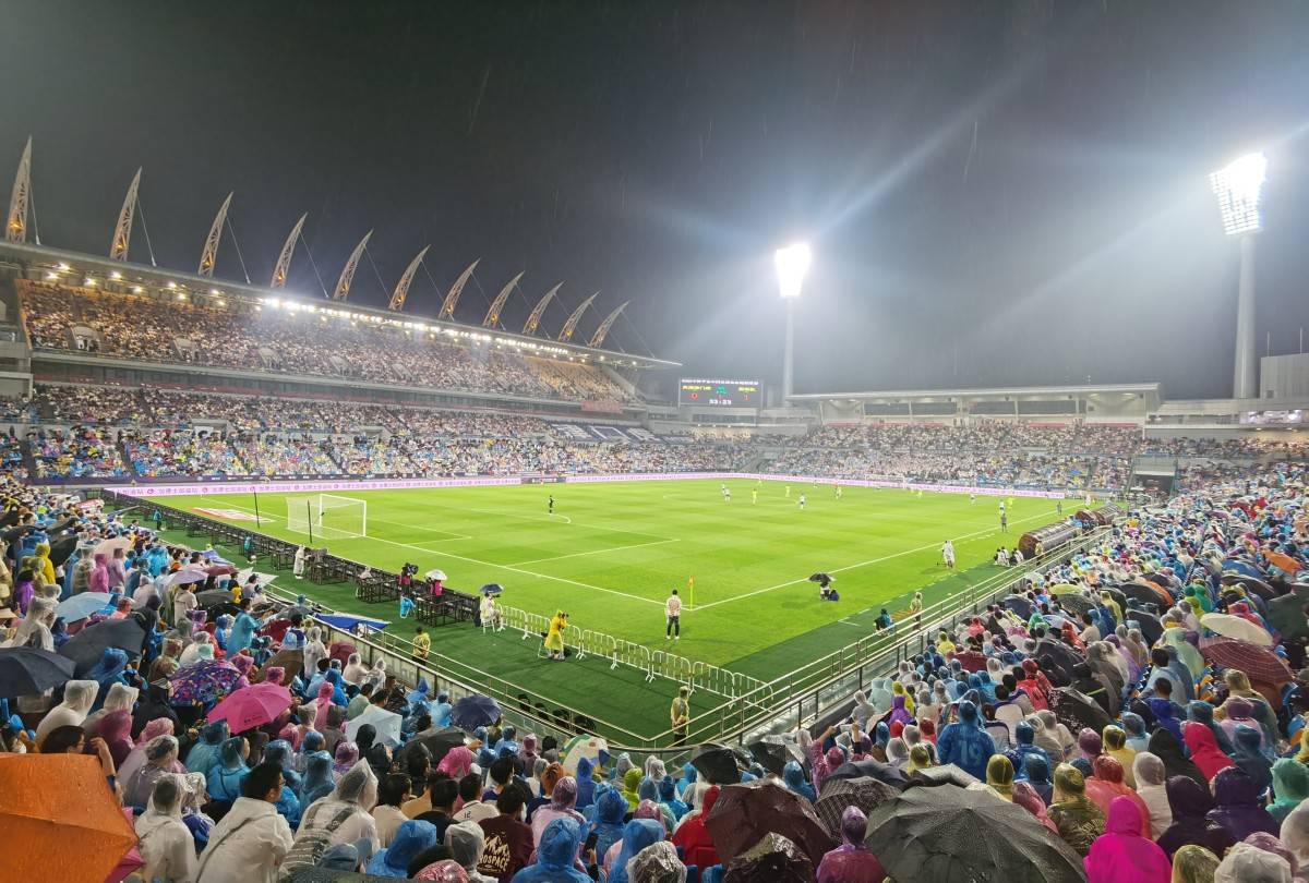 爱游戏-外援球员频现足球场，成为亮点