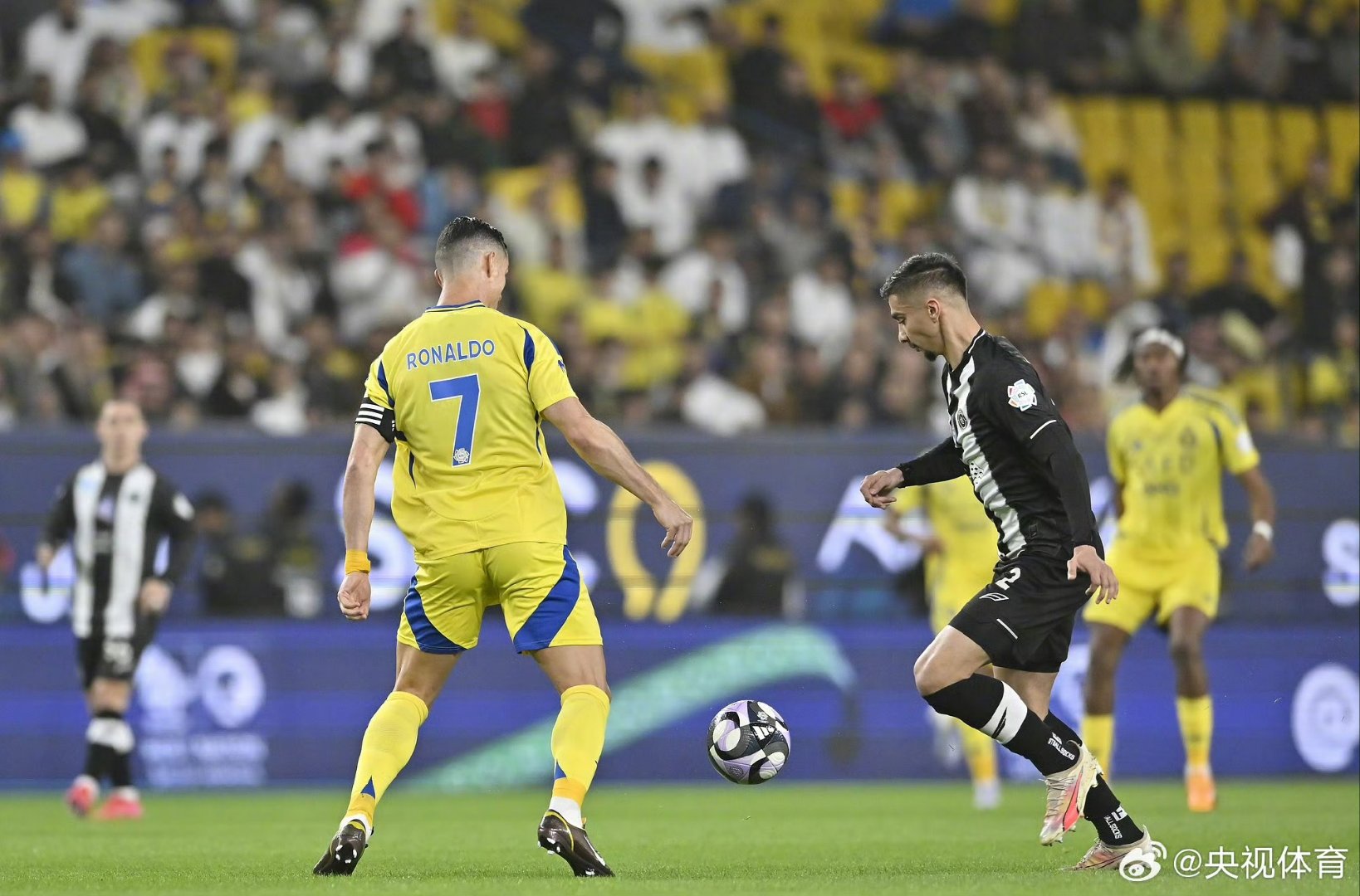 沙特豪门取得关键胜利，挺进淘汰赛