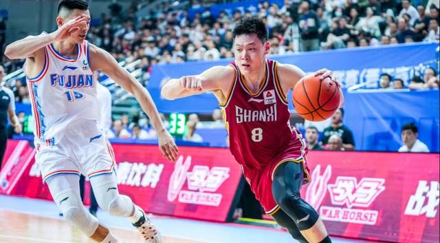 爱游戏app-惊险比赛大翻盘，胜利奋力冲刺